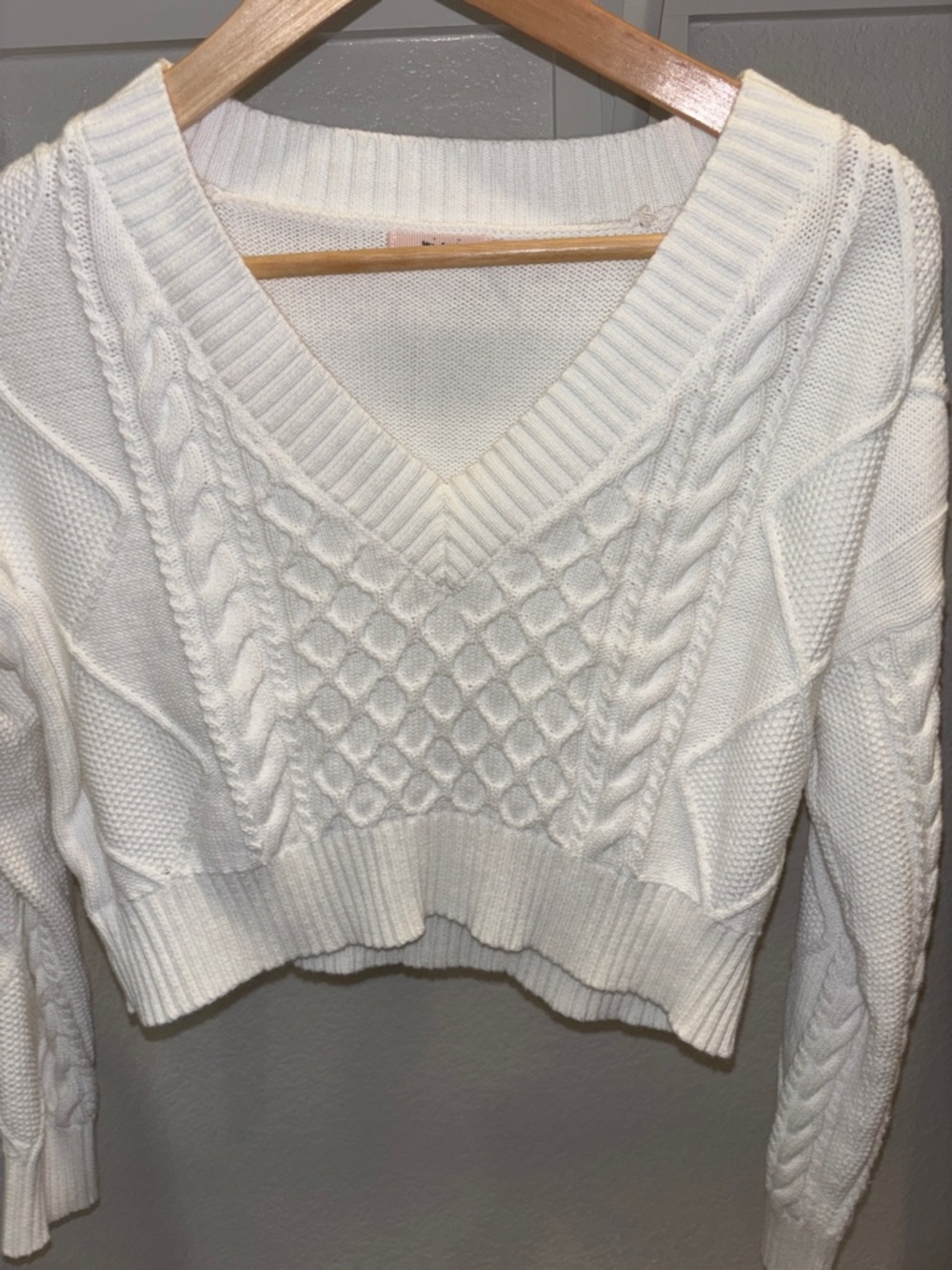 miami White Cable Knit V-Neck Sweater